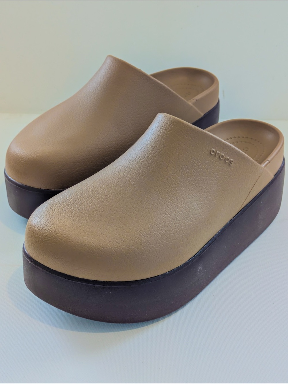 ❤️ Back In Stock Dylan Platform Crocs - Picture 2 of 10